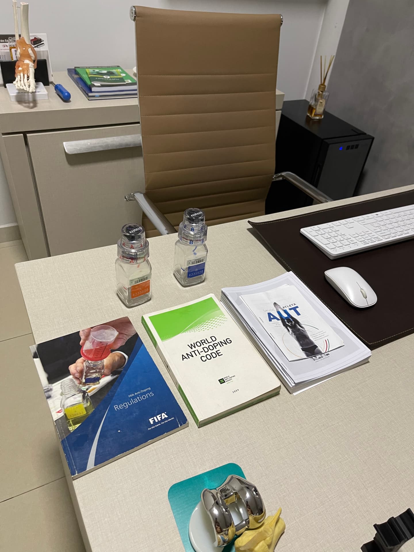Materiais educativos e equipamentos da campanha Jogo Limpo